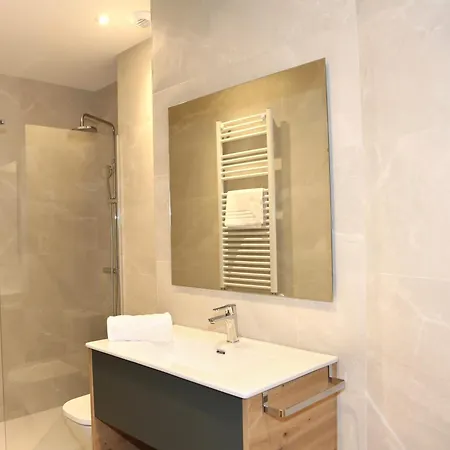 Piso De 3 Frente A La Catedral *