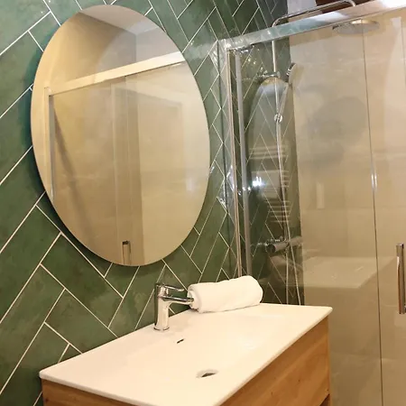 Piso De 3 Frente A La Catedral בילבאו