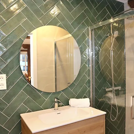 Piso De 3 Frente A La Catedral בילבאו