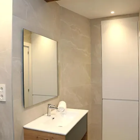 Piso De 3 Frente A La Catedral *